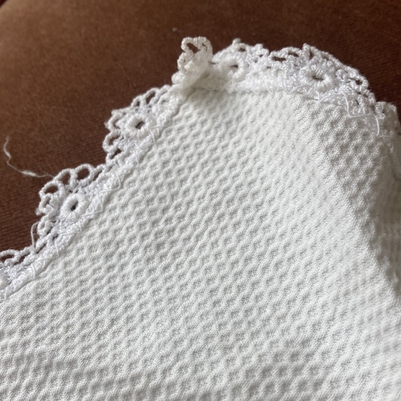 1960s vintage white cotton pique head scarf. Pretty trim - Picture 4 of 6